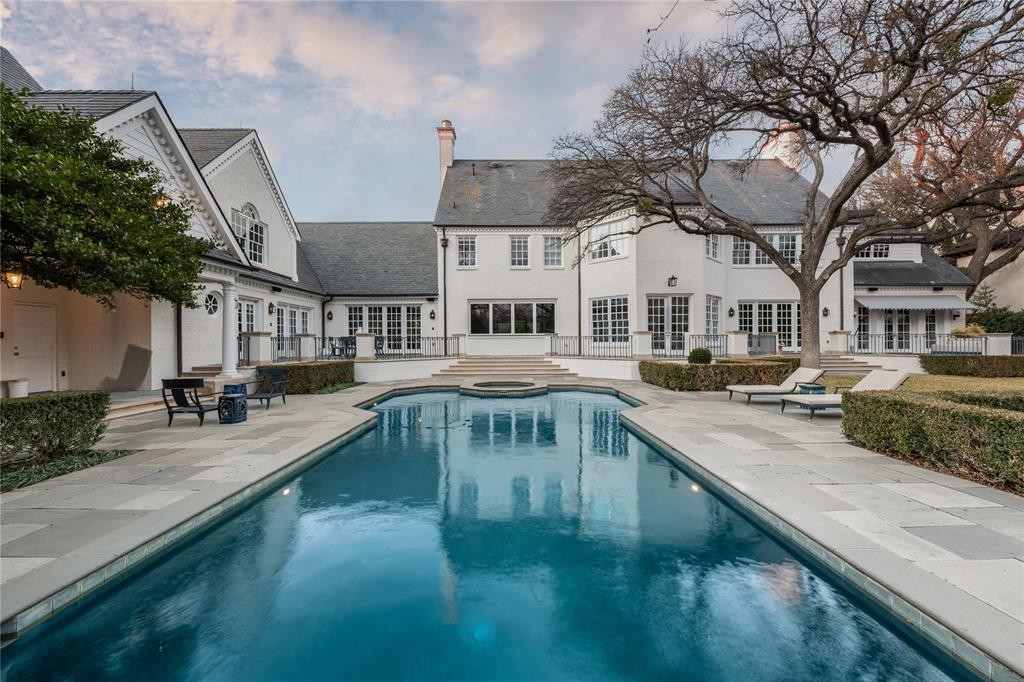 House views from the sprawling pool deck. (Photo by Costa Christ Media)