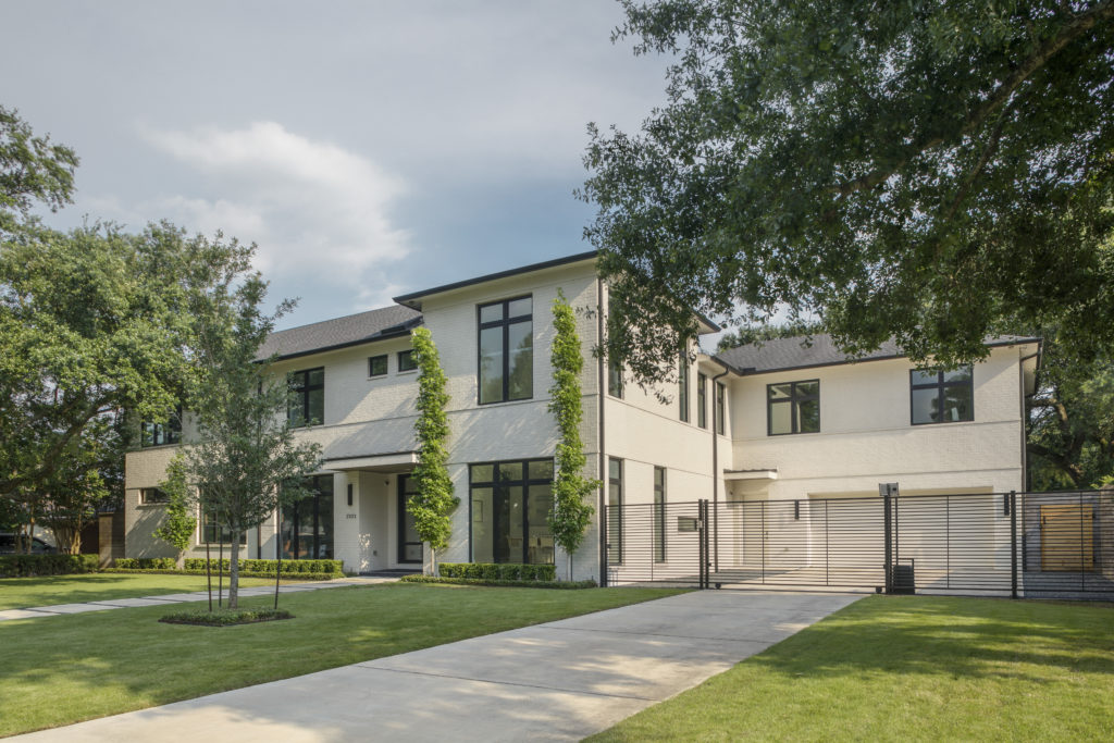Hollenbeck Architects designed the 4,900 square foot home in Braeswood, built in 2018 by Brian Silver of BAS Concepts. (Photo by Ben Hill)