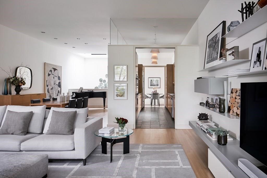 The clean-lined minimalism continues in the living area. 