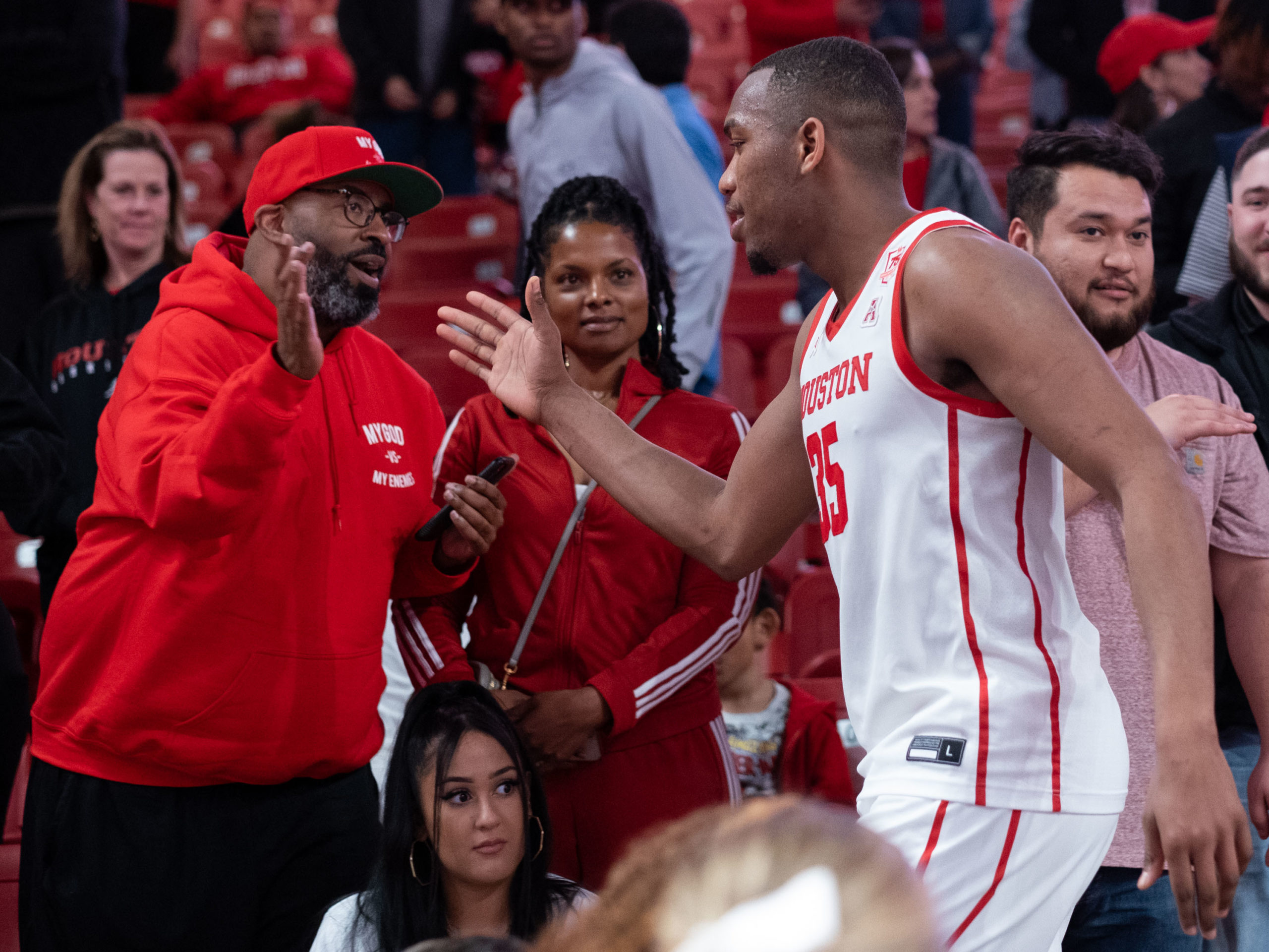 University of Houston Cougars basketball team clinched the American Athletic Conference crown with a win over Cincinnati, 71-53 at the Fertitta Center