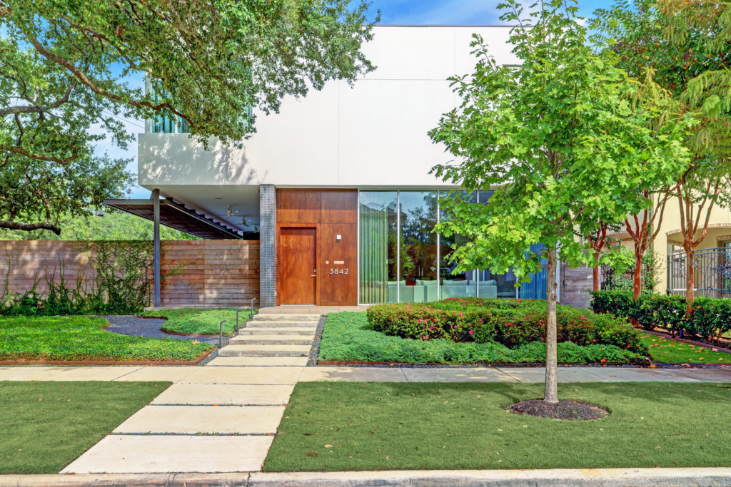 Architect Scott Strasser's design at 3842 Piping Rock (Photo by TK Images)