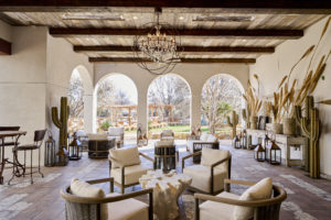 Veranda Bar (Photo by Hotel Drover)