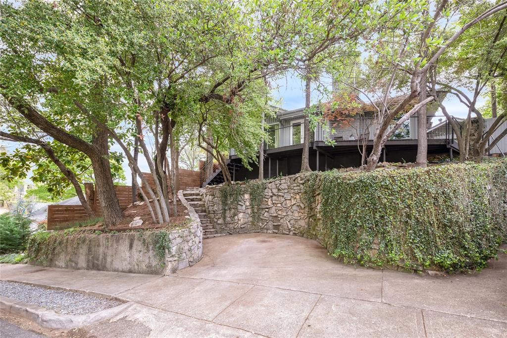 This mid-century gem, perched on the side of a hill in North Oak Cliff's lush Kessler Park. 