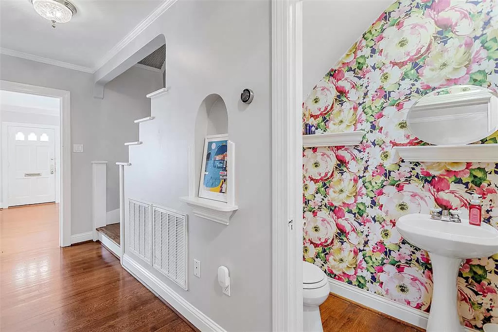 A telephone nook (a characteristic of older Dallas homes) becomes an artful display in modern times. 