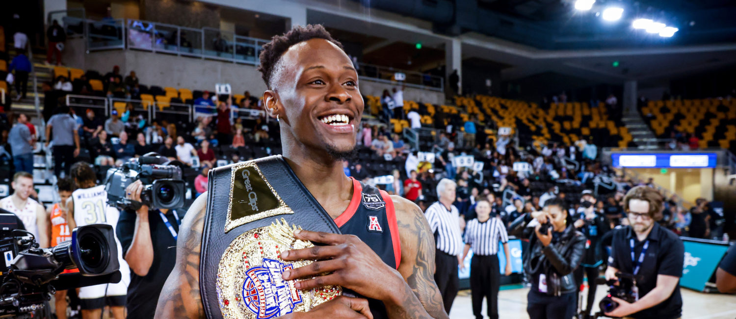 Taze Moore slam dunk champ UH