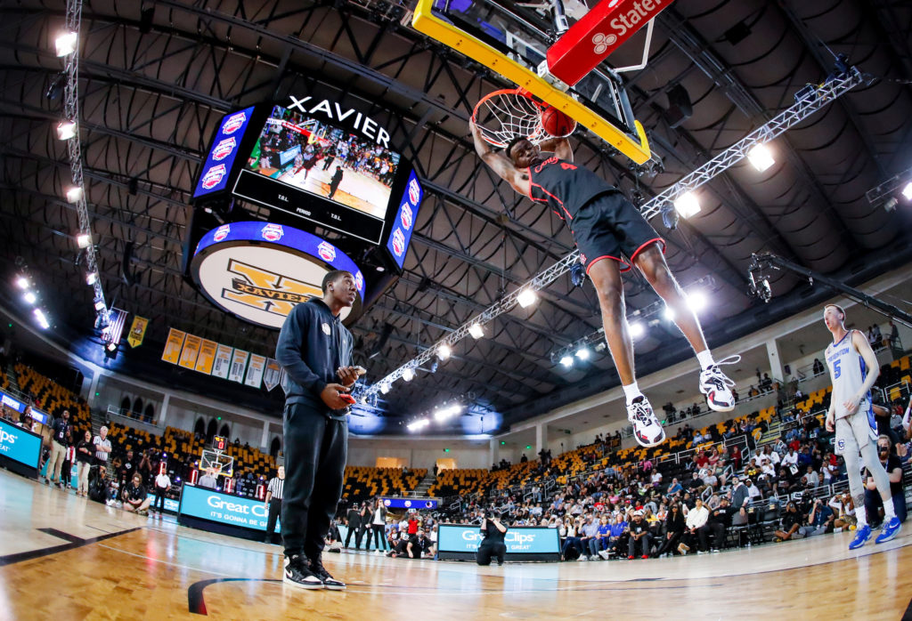 Jumping over another tall human — who is Instagram Living the whole thing — to dunk? Yes, Houston marvel Taze Moore did that too. (@UHCougarMBK)