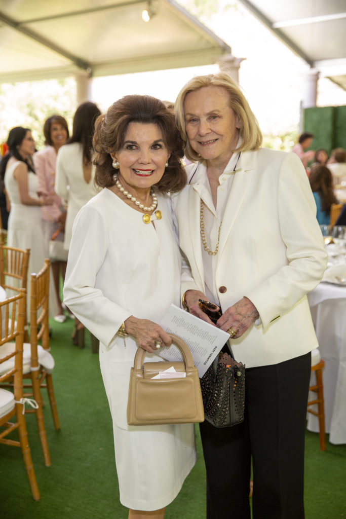 Linda McReynolds, Anne Duncan at the Bayou Bend Collection and Gardens fashion show luncheon (Photo by Jenny Antill)