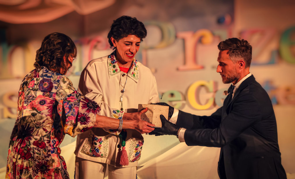 Nancy Nasher confers the Nasher Prize