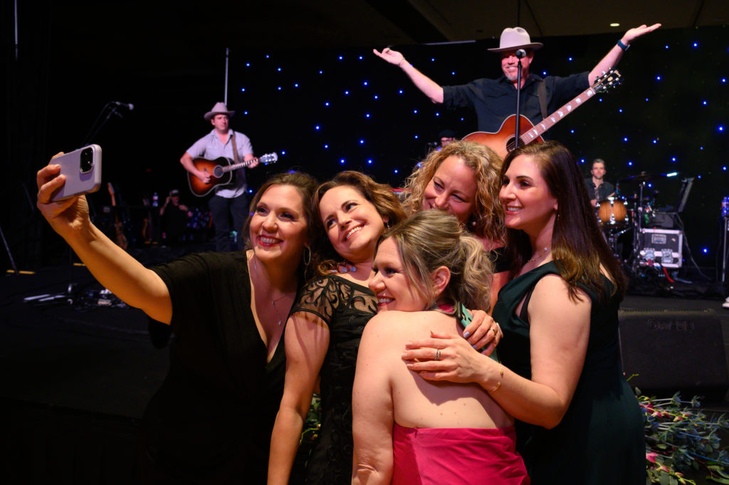 Glenn Beck Partygoers enjoy Pat Green performance (1)