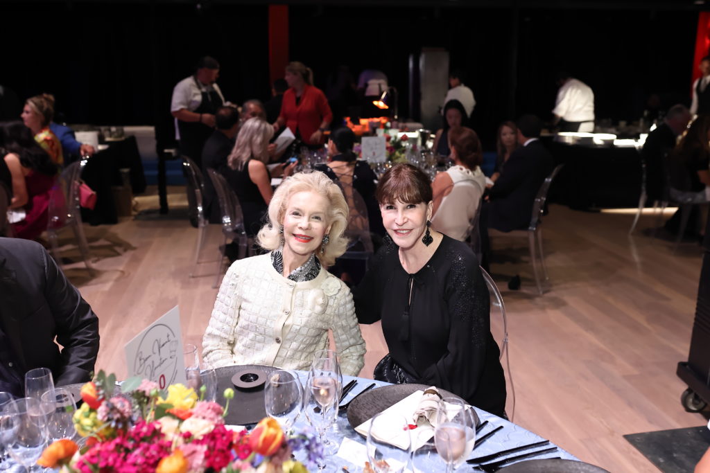 Lynn Wyatt composed a poem to honor Shelby Hodge and Shafik Rifaat at the Bon Vivant Dinner on behalf of the Youth Development Center (Photo by Quy Tran)