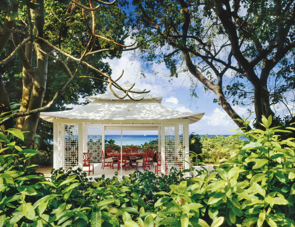 The upswept roof of actress Claudette Colbert’s beach pavilion in Barbados perfectly marries oriental flair with the simple architectural language of the islands. Chinese lattice panels permit an unobscured view of the ocean.