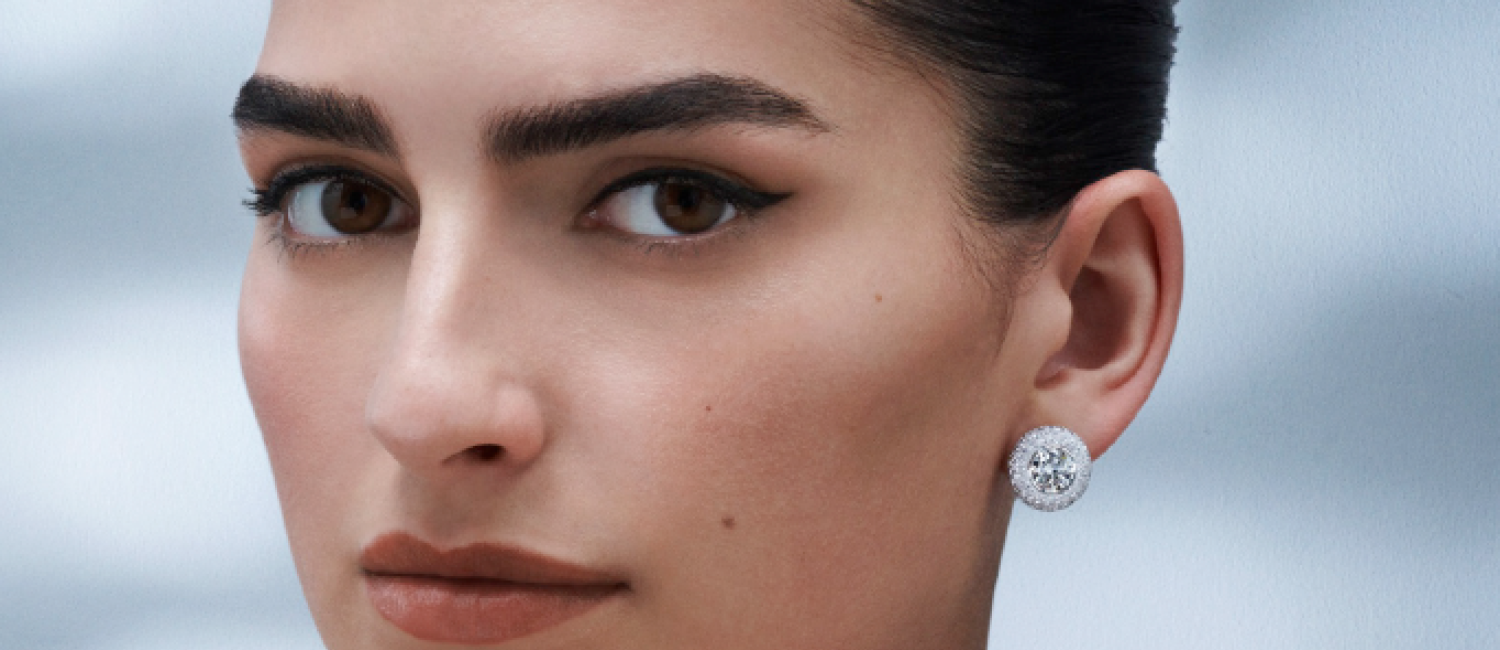 De Beers Jewellers introduces Alchemist of Light, the famed house’s newest high jewelry collection, on view in the Galleria boutique through Saturday. Here, Atomique.