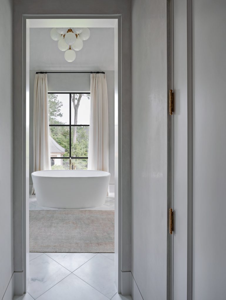 Shadywood: Residential Architectural Design Over 3,500 Square Feet, Cusimano Architect. (Photo Zac Seewald)