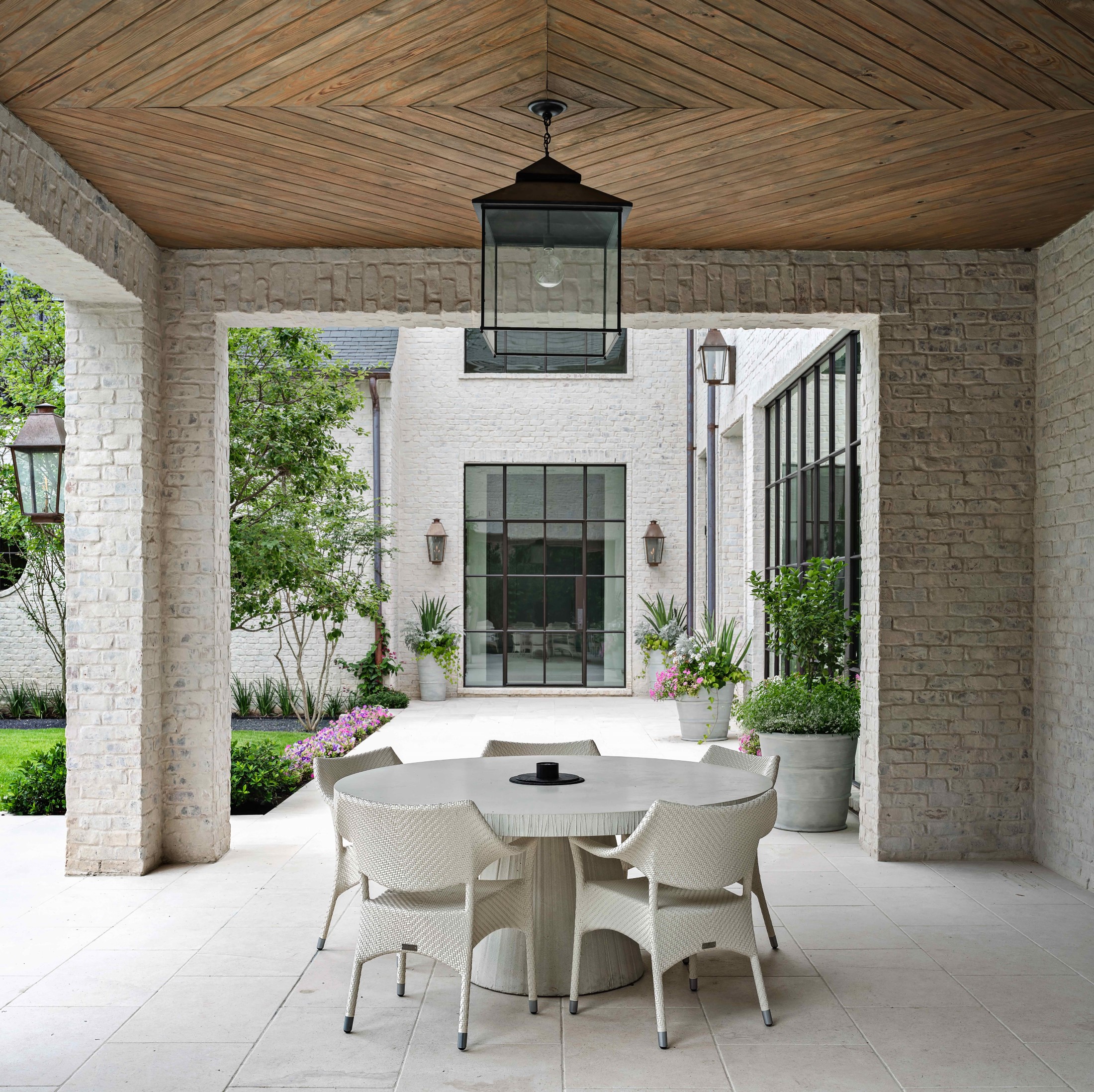 Shadywood: Residential Architectural Design Over 3,500 Square Feet, Cusimano Architect. (Photo Zac Seewald)