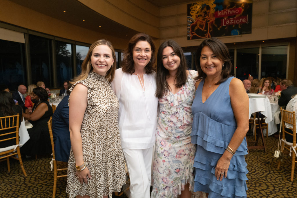 Kara Neumann, Roxanne Neumann, Anna McGrath, Paulina McGrath (Photo by Daniel Ortiz)