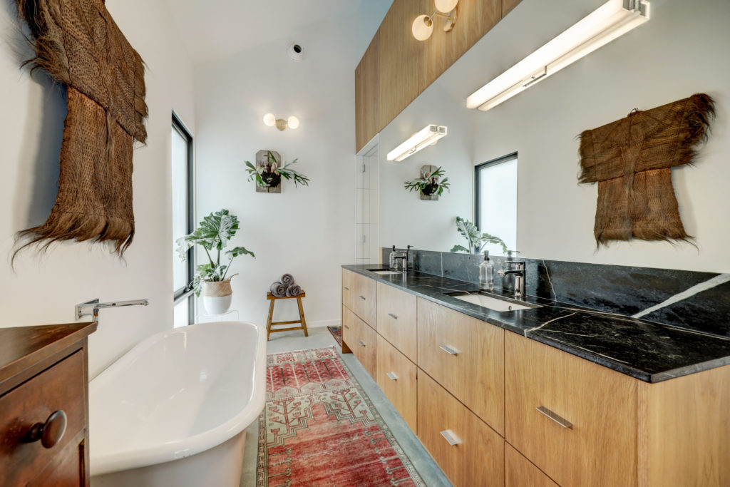 The primary bath at 717 East 21st St. in The Heights (Photo by TK Images)