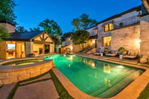 2710 – The outdoor oasis of 2710 Simondale.