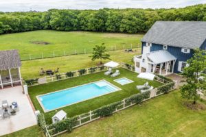 8632-FM-1187 – The blueberry colored guest house adds a myriad of possibilities.