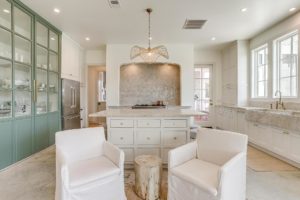 8632-S-FM-1187 – An open and inviting chef’s kitchen fitted with Aga appliances and quartzite counters and sink.