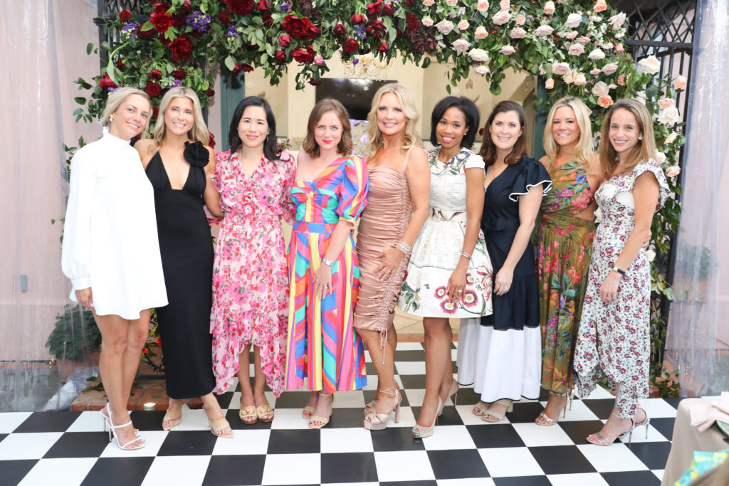 Dinner host committee Edie Lee, Allie Fields, Stephanie Fleck, Anne Lee Phillips, Hostess Melissa Juneau, Roslyn Bazzelle Mitchell, Casey Hedges, Monica Bickers, Alex Stillwell (Photo by Priscilla Dickson)