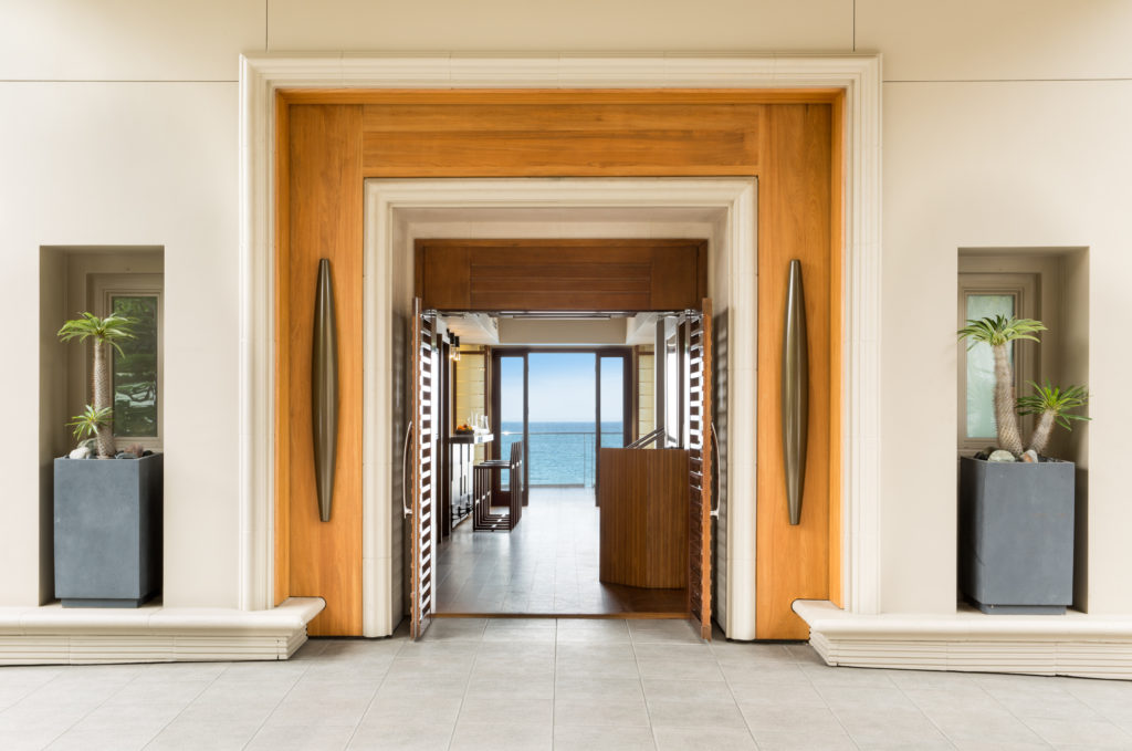 The welcoming entry to the Malibu Beach Inn