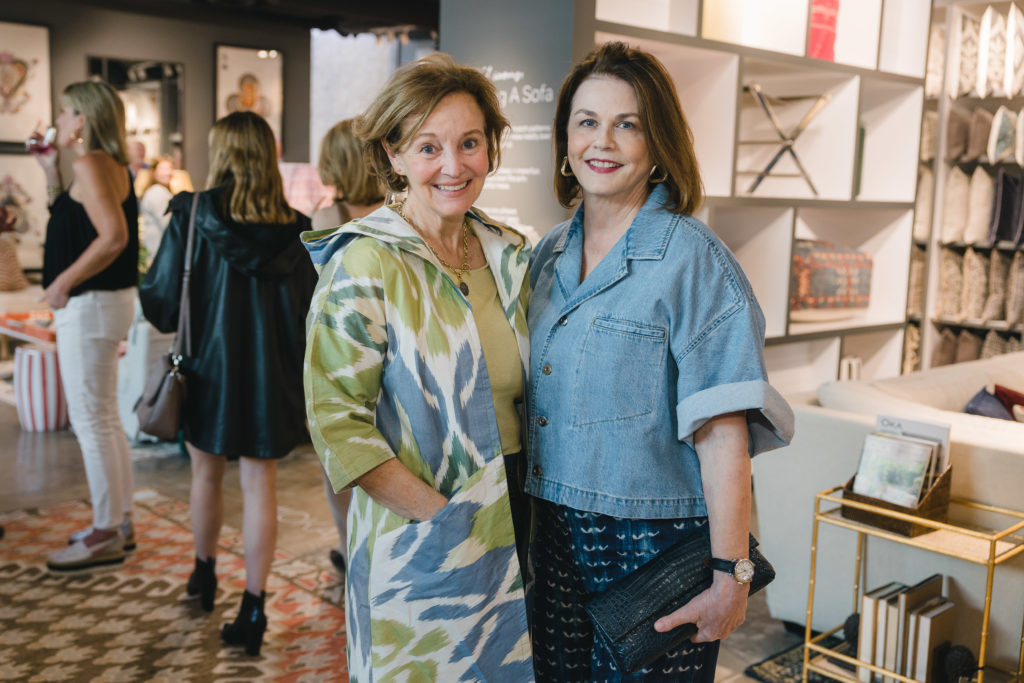 Sandra Lucas, Ruth Davis