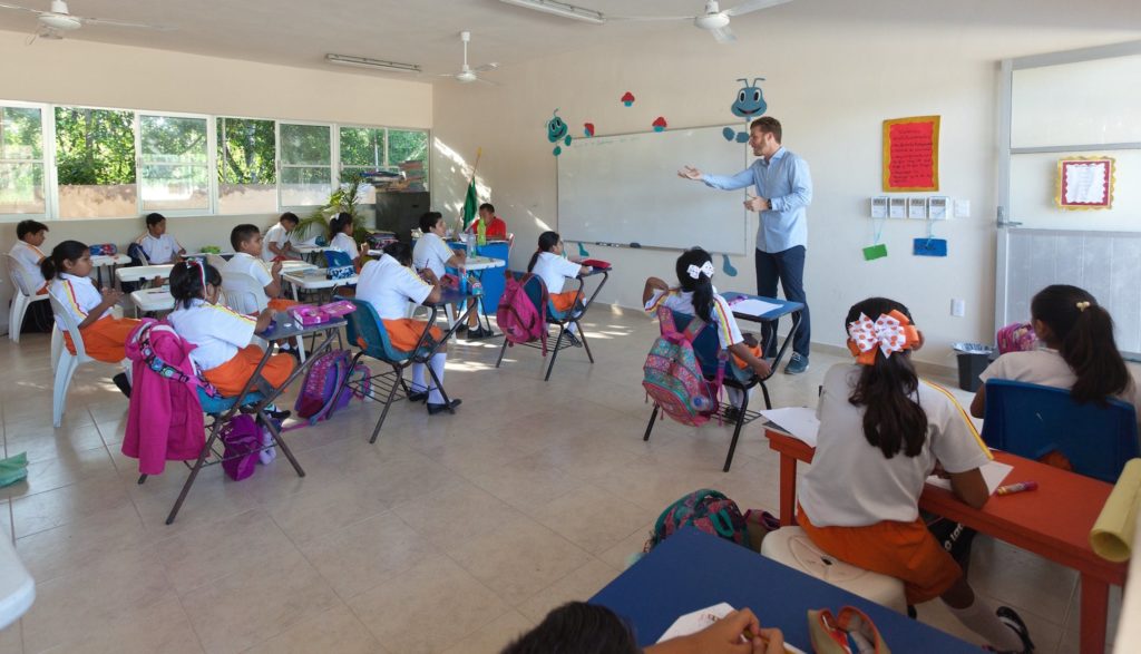 Thirty five of Rosewood Mayakoba's employees serve as “Padrinos” and sponsor the cost of a child’s tuition to attend K’iin Beh each year, often with a long term commitment. 