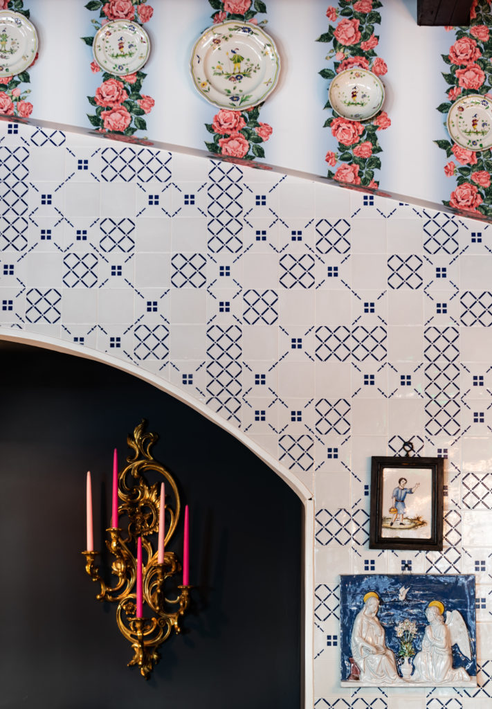 Wallpaper and design details at Sister (Photo by Manny Rodriguez)