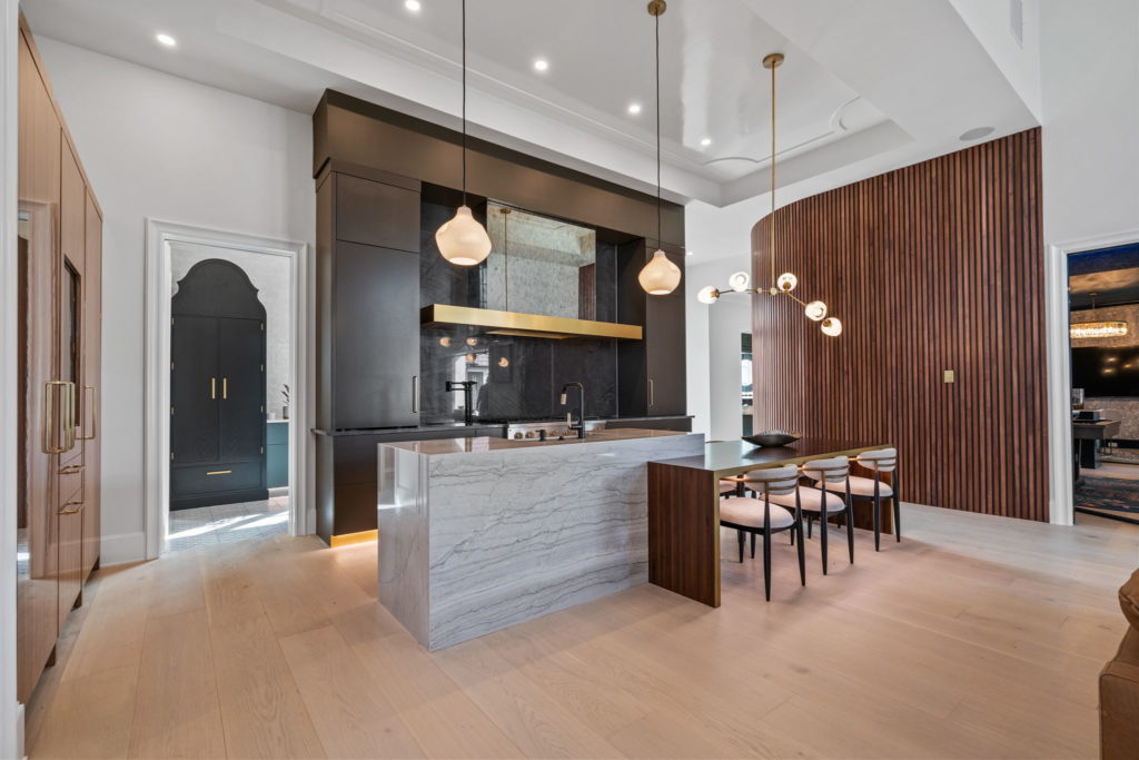 The show kitchen if full service, and with its back kitchen, is ideal for serving and entertaining.