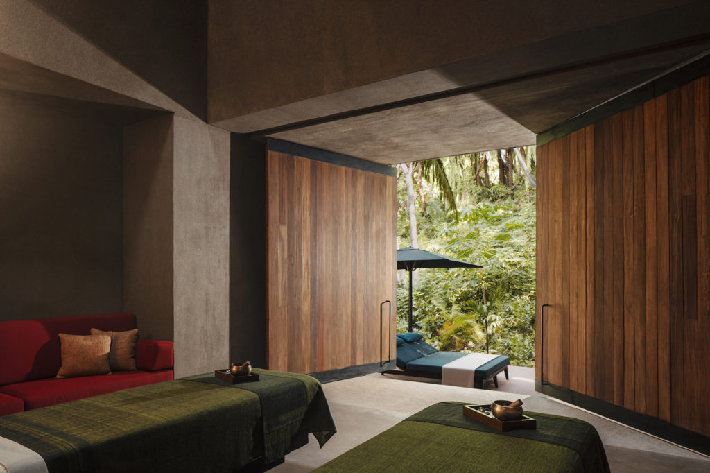 One & Only Spa's extensive treatment menu offers cleansing and replenishing services for ultimate relaxation.