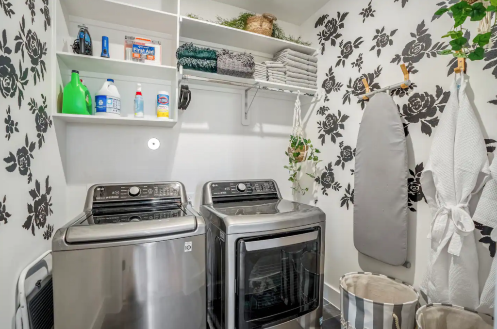 The Good Vibes HTX Airbnb near downtown Houston has all the latest appliances. 