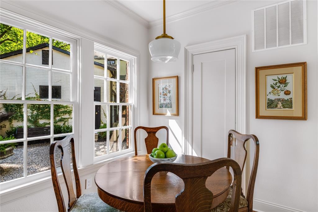 The home's airy breakfast nook. 