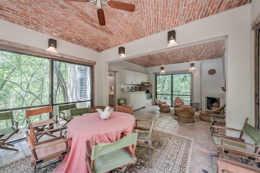 The guest interior at 3 Longbow Lane. (Photo by Patrick Bertolino for Sotheby's International Realty)