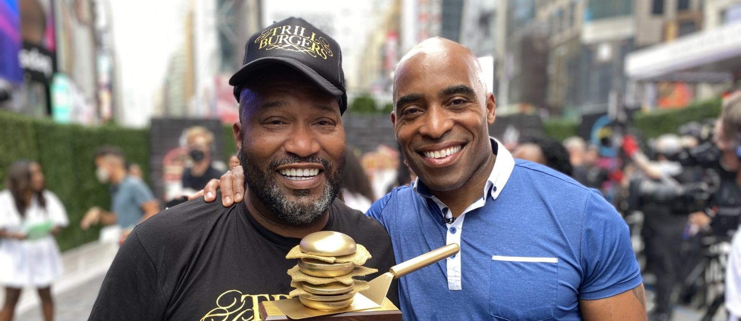 Bun B with celebrity judge and former NFL star Tiki Barber_photo by Scurfield Group