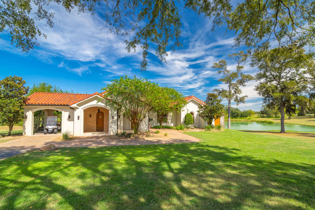 All accommodations at the Inn ad Dos Brisas, a hacienda pictured here, come with a golf cart for traveling across the property. (Photo by sRagnar Fotografi)