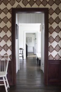 A light, minimal entry hall provides breathing space between the living room and dining room. (Photo by William Waldron)