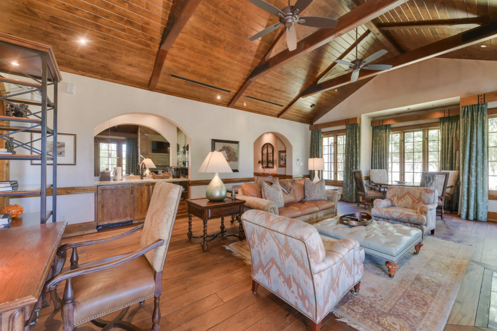 The living room in one of the expansive haciendas at the Inn at Dos Brisas. (Photo by sRagnar Fotografi)