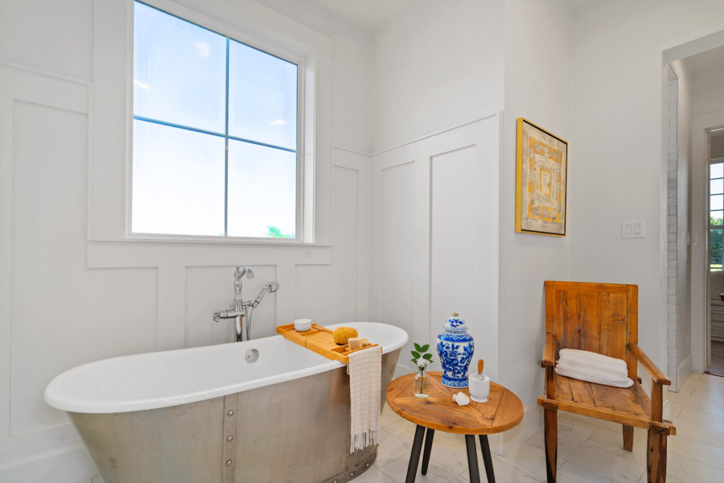 An idyllic spot to soak. (Photo by Sharp Frame Media for Douglas Elliman Realty)