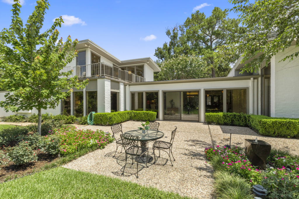 A backyard view to the house at 503 Timber Terrace Road (Photo by Nan Studios)