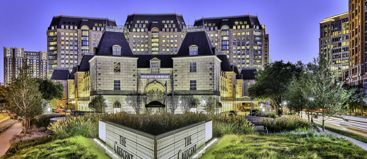 The Crescent – is one of Philip Johnson’s many love letters to Dallas.