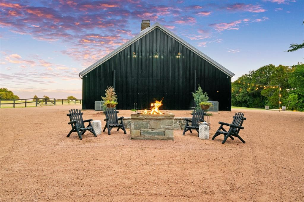 The eye-catching barn is ready for guests. (Photo by Sharp Frame Media for Douglas Elliman Realty)