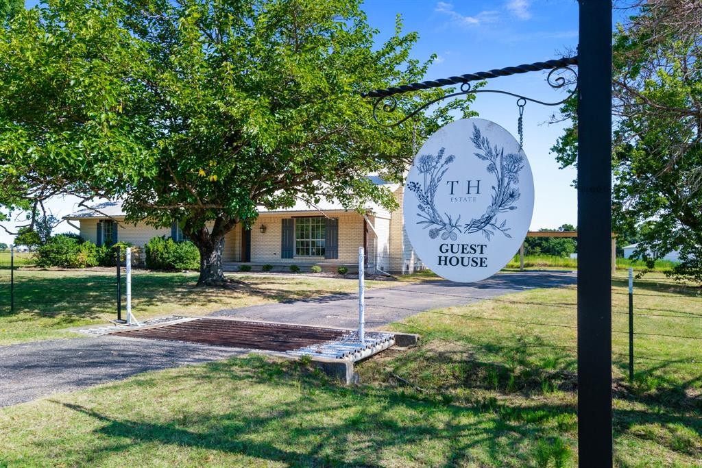 The guest house at Thornbridge Hill Estate. (Photo by Sharp Frame Media for Douglas Elliman Realty)
