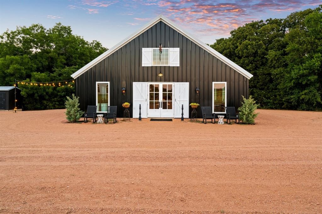 The front of the party barn and event space at Thornbridge Hill Estate. (Photo by Sharp Frame Media for Douglas Elliman Realty)