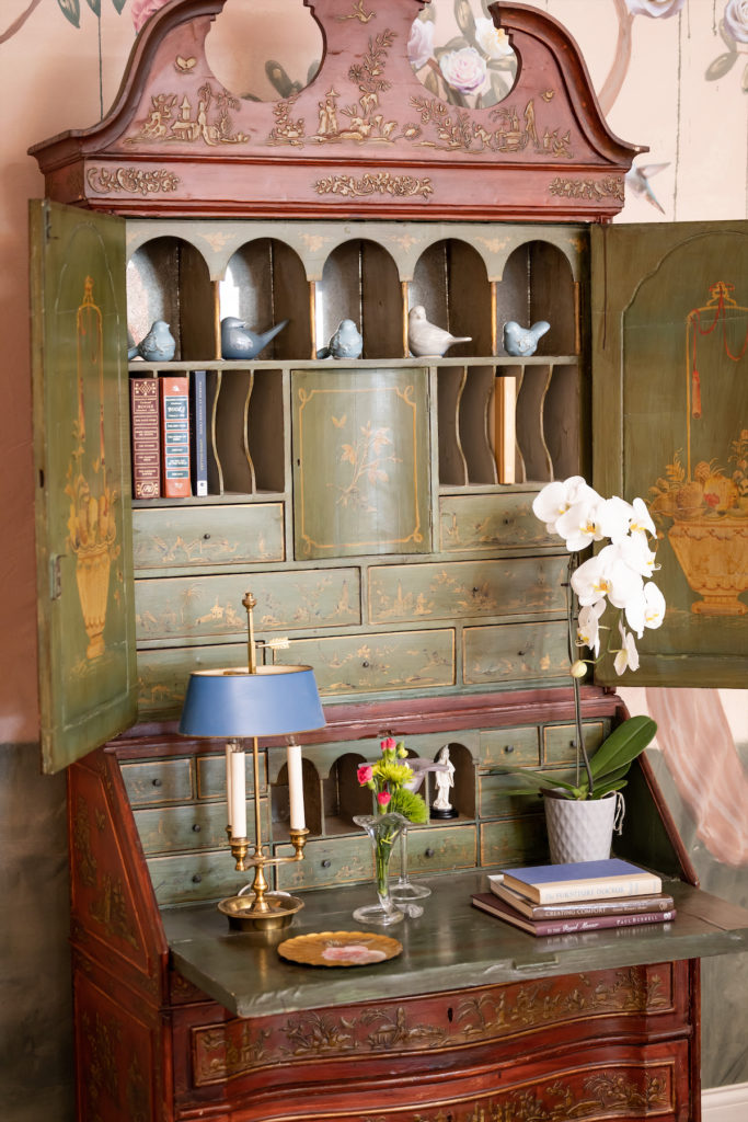 Hayslip Design's lovely ladies lounge.  (Photo by Aaron Dougherty)