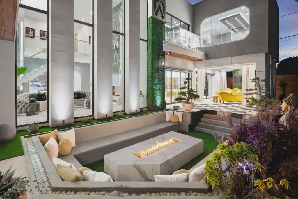 A sunken seating area surrounds a clean-lined fire pit.