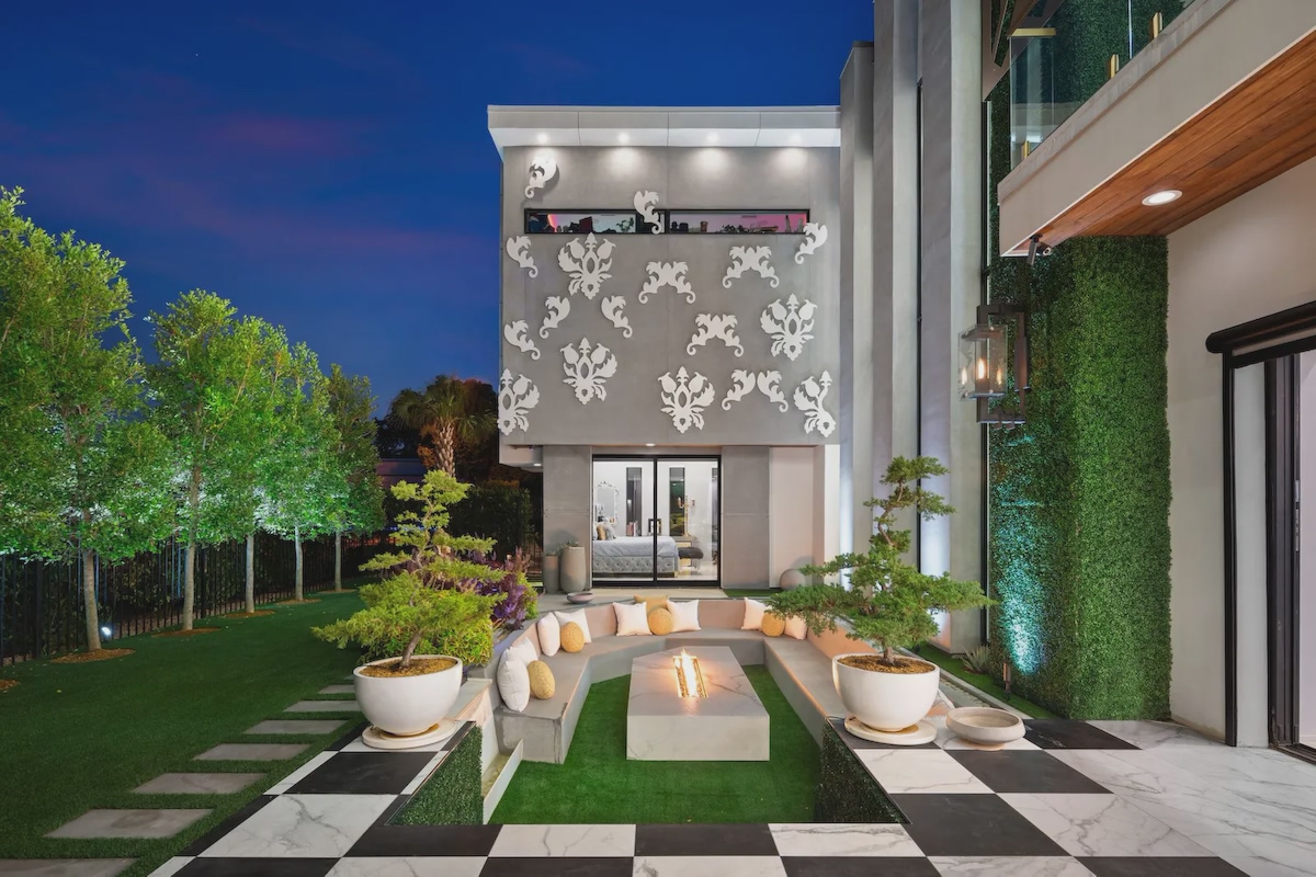 Zillow Gone Wild Does Dallas — A Futuristic North Texas Estate