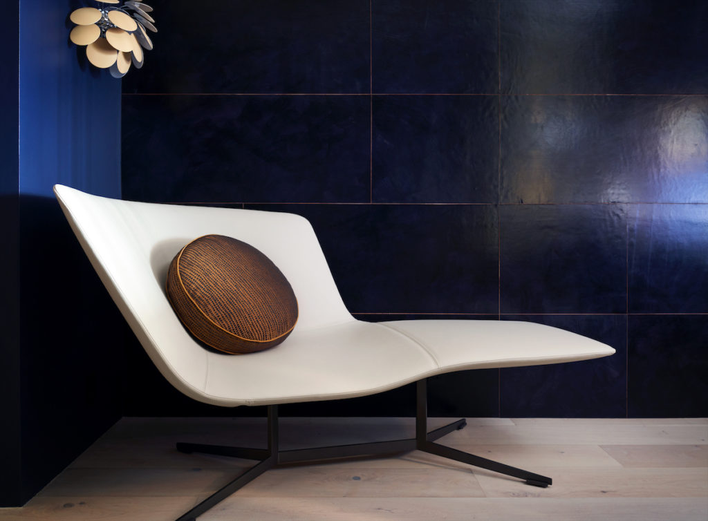 Jerry Pair leather walls form a dramatic setting for a Lema chaise. (Photo by Pär Bengtsson)