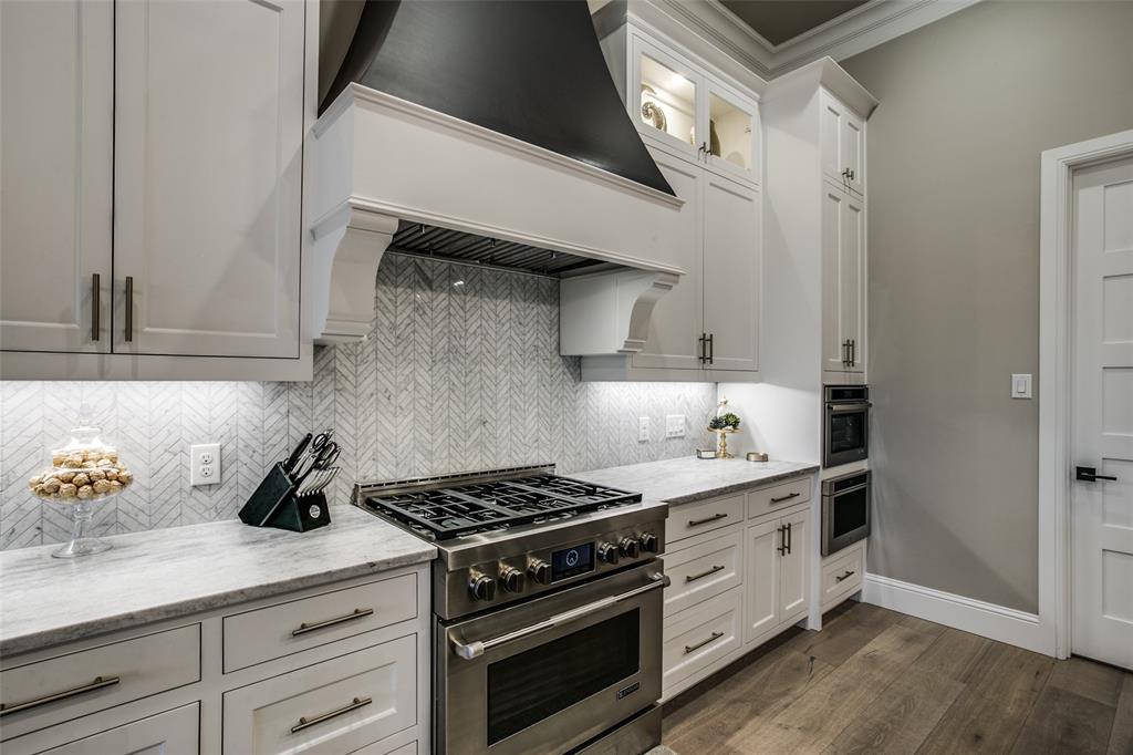 The layout is ideal for cooks as well as for entertaining.