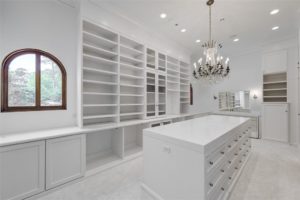 701 w friar tuck women’s closet