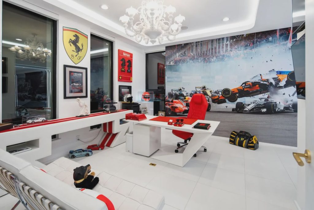 Zillow Gone Wild Does Dallas — A Futuristic North Texas Estate